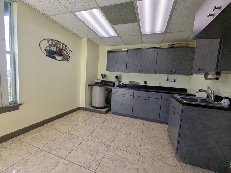 More Photos Of 701 NW Federal Hwy, Stuart Medical For Lease