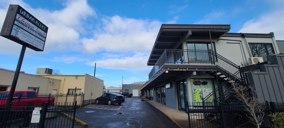 More Photos Of 651 High St, Salem Office For Lease