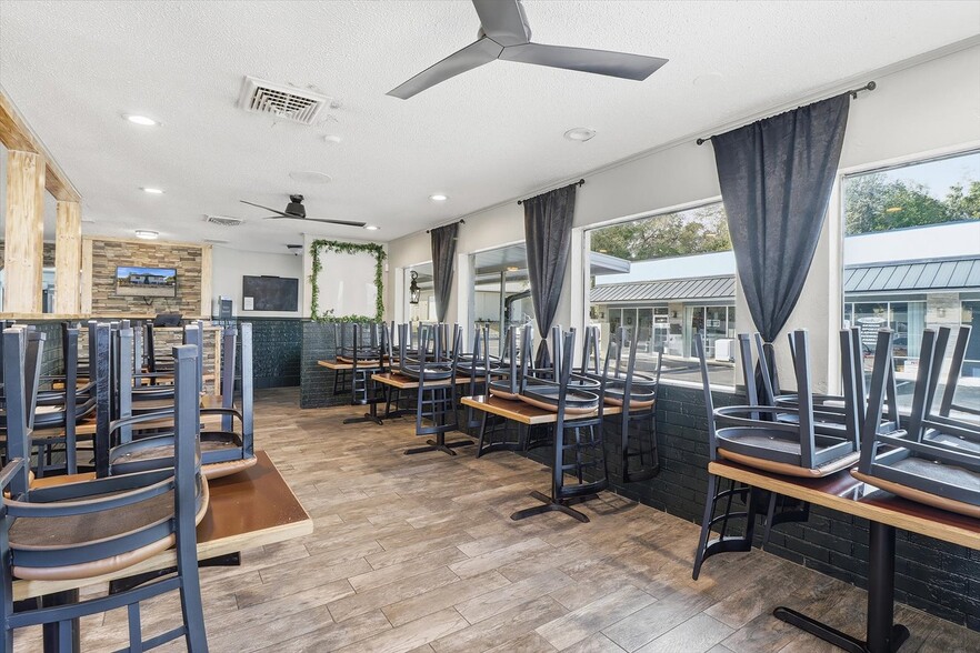 More Photos Of 859 S US Highway 41, Inverness Restaurant For Sale