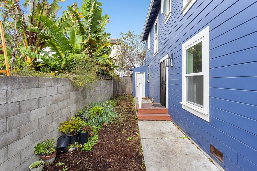 More Photos Of 3031 Chestnut St, Oakland Multifamily For Sale