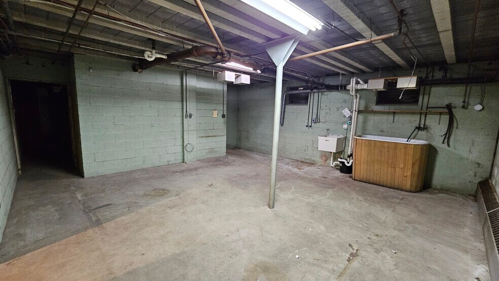 More Photos Of 1340 Lincoln Way E, Chambersburg Office For Lease