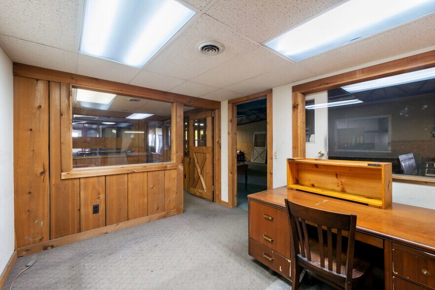 More Photos Of 690 S Lapeer Rd, Oxford Warehouse For Sale