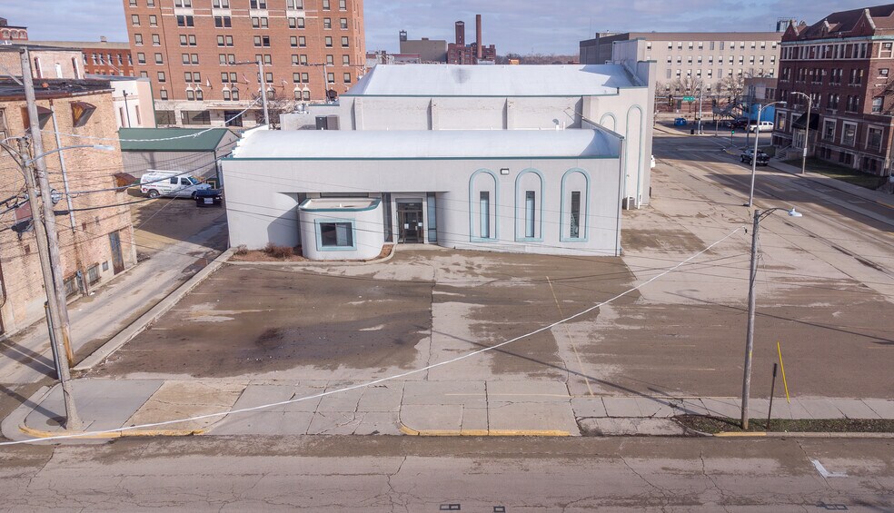 More Photos Of 210 W Spring St, Freeport Office For Sale