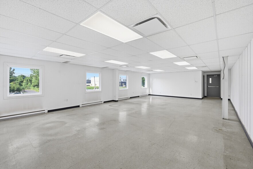 More Photos Of 375 Rue Saint-Louis, Saint-jean-sur-richelieu Industrial For Lease