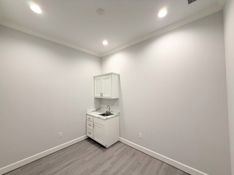 More Photos Of 2120 Prairie Dr, Prosper Medical For Sale