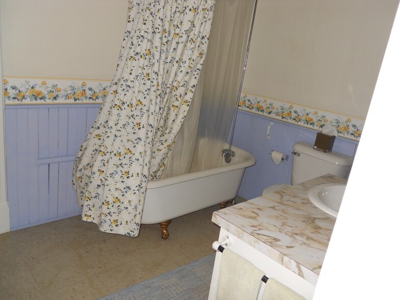 More Photos Of 115 S Main St, Vassar Office Residential For Lease