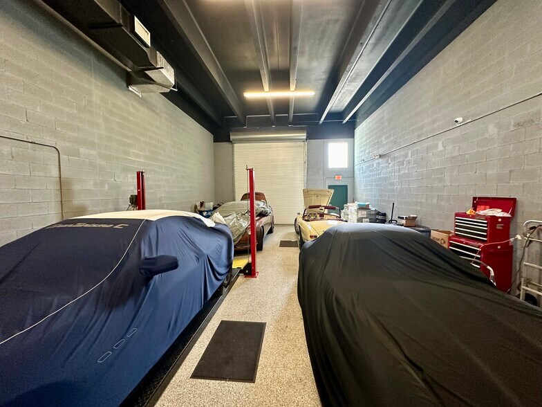 More Photos Of 2937 Ravenswood Rd, Fort Lauderdale Self Storage For Sale