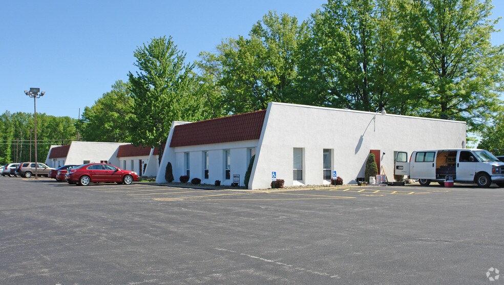 More Photos Of 25 N Canfield Niles Rd, Youngstown Loft Creative Space For Lease