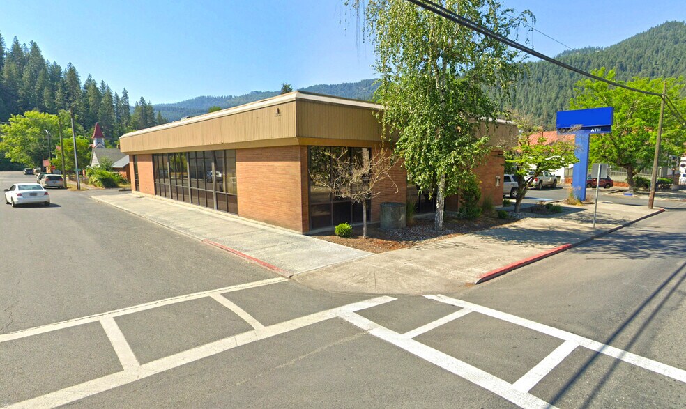 Primary Photo Of 333 Michigan Ave, Orofino General Retail For Sale