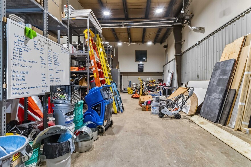 More Photos Of 2081 Piper Ln, London Industrial For Lease
