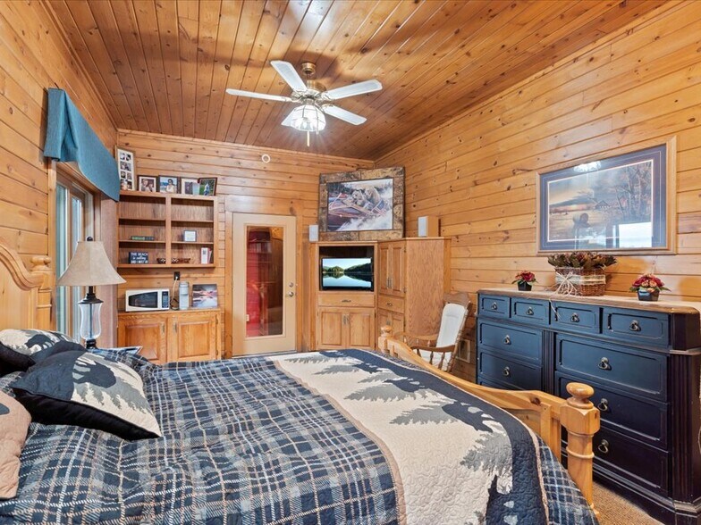 More Photos Of 21998 Lasalle Ave NW, Puposky Specialty For Sale
