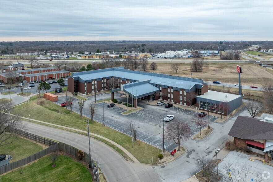 More Photos Of 3020 Utica Ridge Rd, Bettendorf Hospitality For Sale