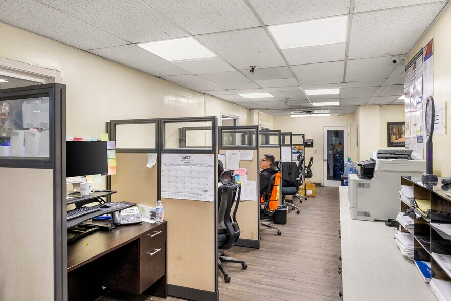 More Photos Of 1260-1280 E 9th St, Pomona Manufacturing For Sale