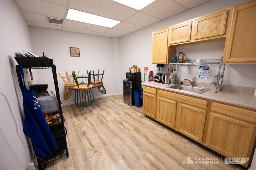 More Photos Of 3301-3357 Saint Clair Ave, Cleveland Warehouse For Lease