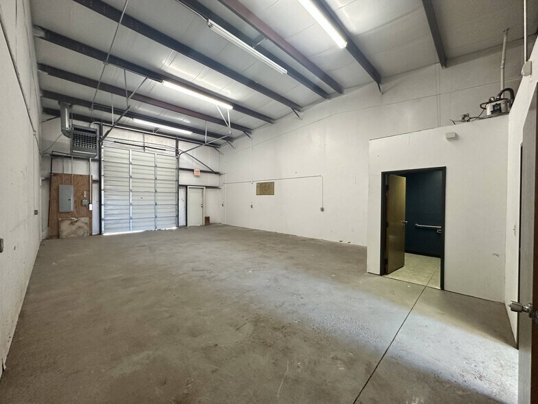 Primary Photo Of 3561 MacDonnell Dr, Norman Warehouse For Lease
