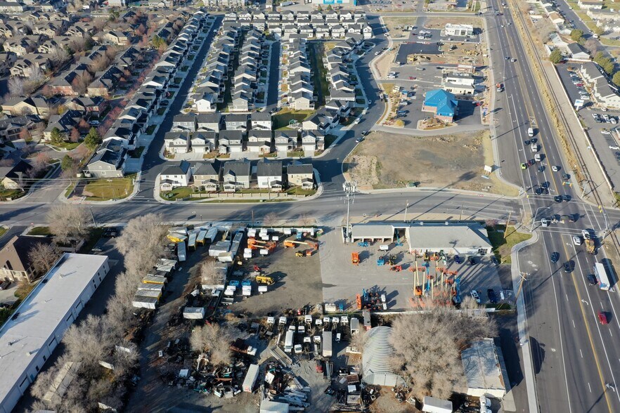 More Photos Of 1299 W State Rd, Pleasant Grove Veterinarian Kennel For Sale