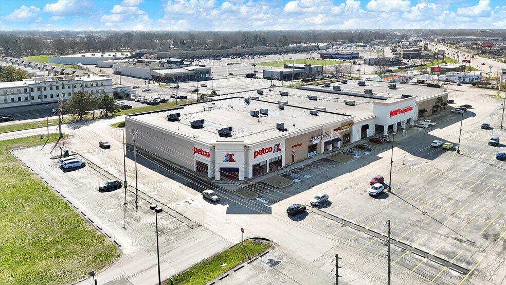 More Photos Of 7565 US Highway 31 S, Indianapolis Storefront For Lease