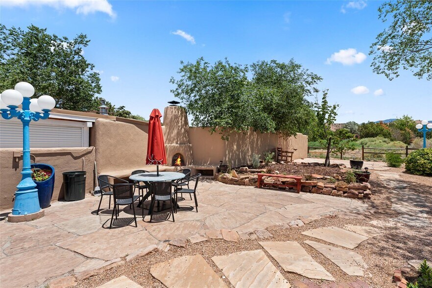 More Photos Of 4 Banana Ln, Santa Fe Restaurant For Sale
