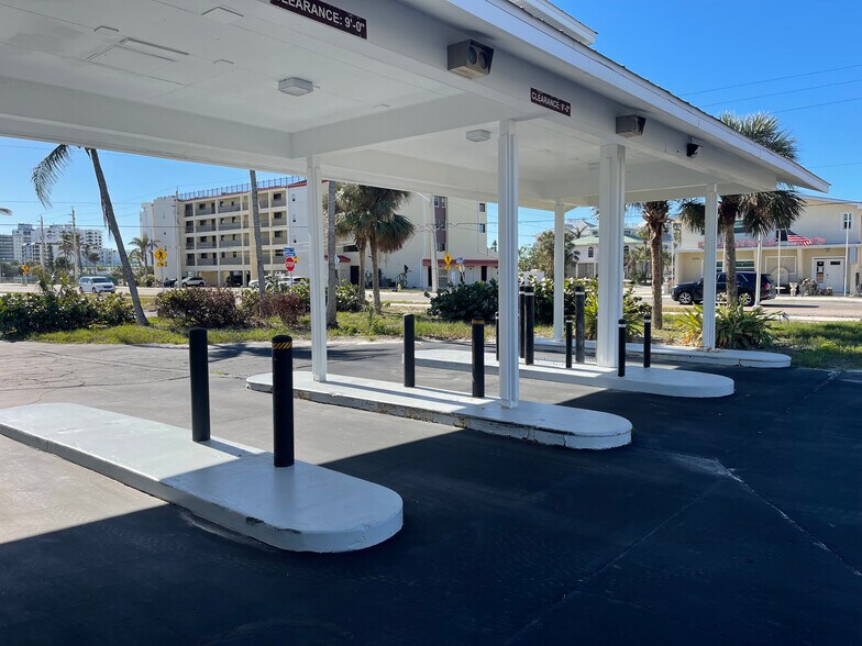 More Photos Of 6061 Estero Blvd, Fort Myers Bank For Sale
