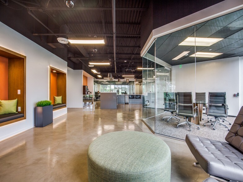 More Photos Of 2001 Timberloch, The Woodlands Office For Lease