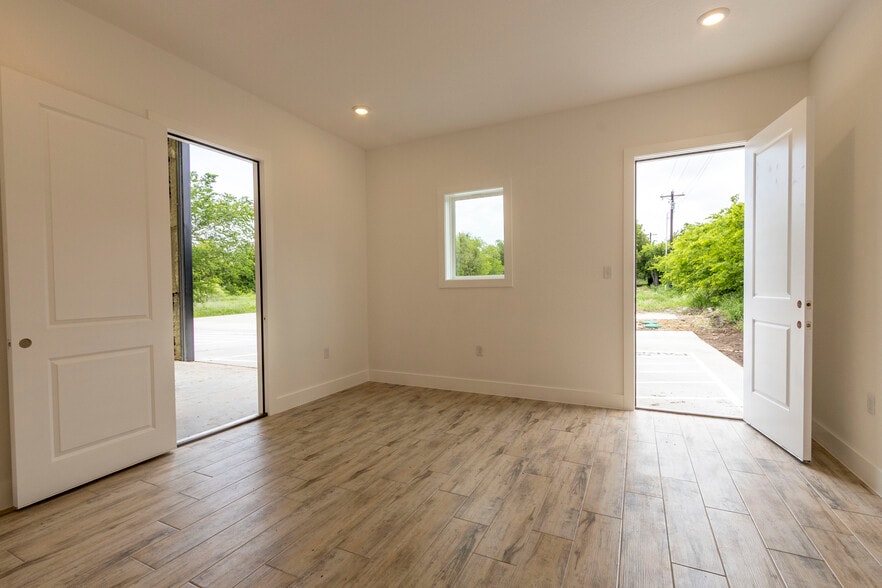 More Photos Of 1401 Ranger Hwy, Weatherford Warehouse For Lease