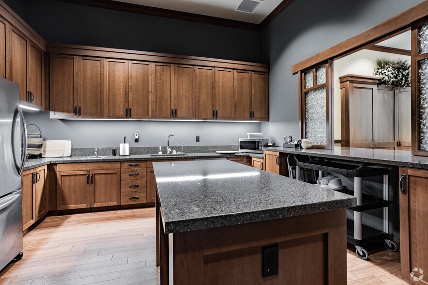 More Photos Of 915 W Imperial Hwy, Brea Unknown For Lease