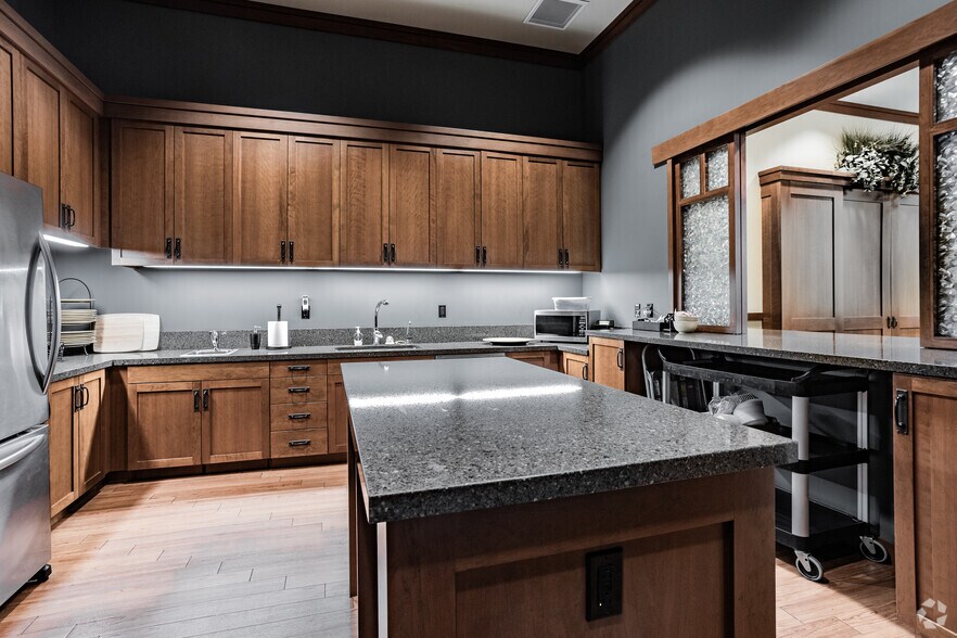 More Photos Of 915 W Imperial Hwy, Brea Unknown For Lease