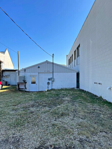 More Photos Of 217 E Central Ave, Mackinaw City Storefront For Lease