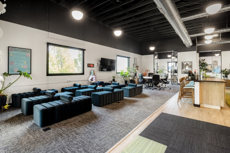 More Photos Of 2192 W College Ave, Englewood Warehouse For Sale