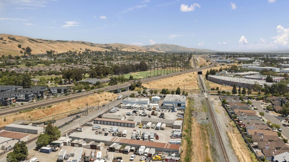 More Photos Of 29480 Pacific St, Hayward Self Storage For Sale