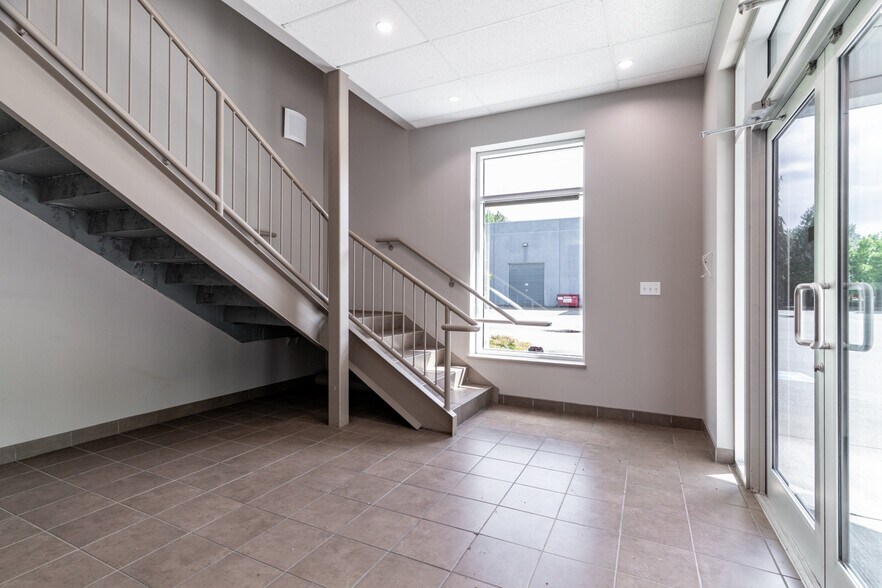 More Photos Of 5536 275 St, Langley Twp Warehouse For Lease