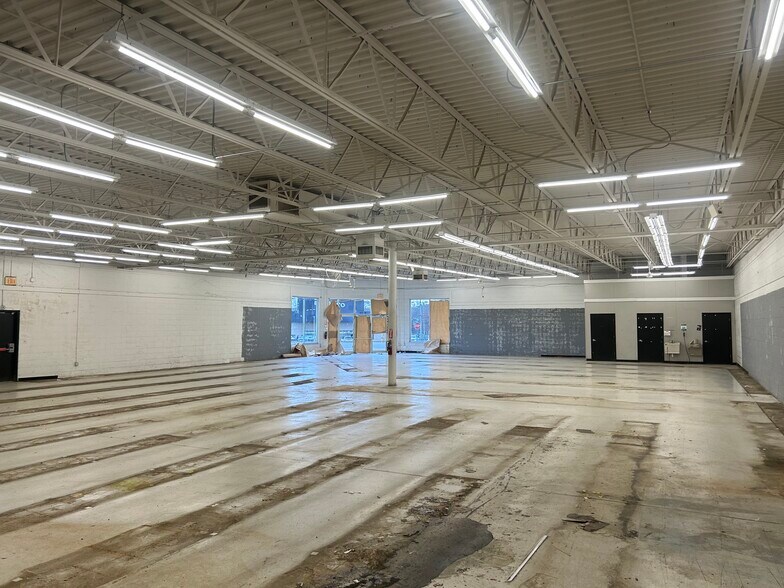 More Photos Of 1601 5th Ave, Meridian Freestanding For Lease