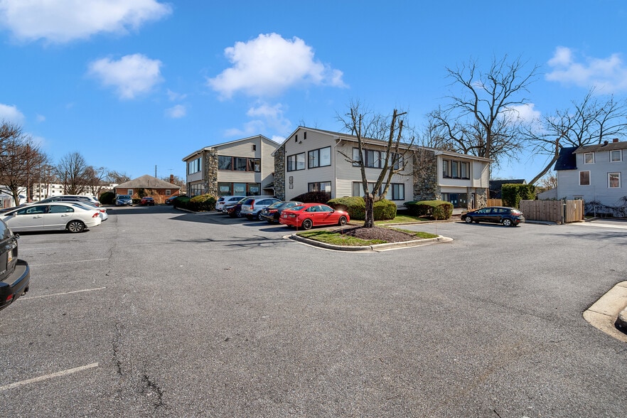 More Photos Of 101 Chestnut St, Gaithersburg Medical For Sale