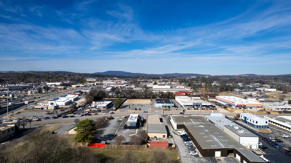 More Photos Of 1847 University Dr NW, Huntsville Light Distribution For Sale