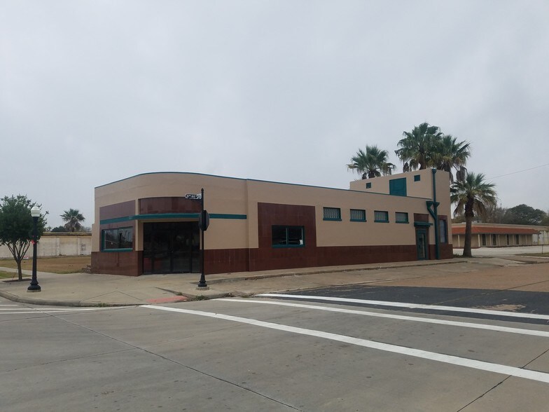 More Photos Of 221 6th St N, Texas City General Retail For Sale