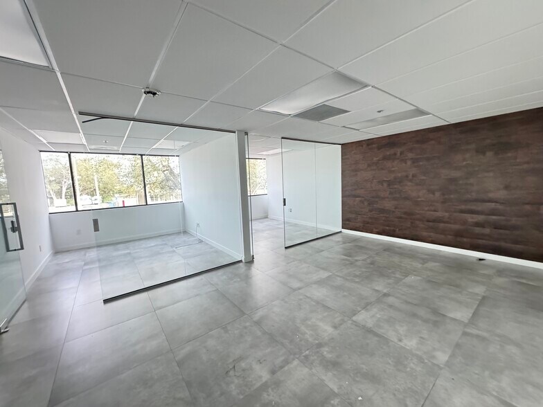 More Photos Of 2870 Stirling Rd, Hollywood Light Distribution For Sale