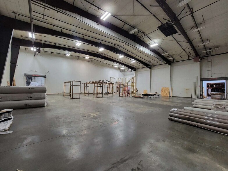 More Photos Of 808 W Cherokee St, Sioux Falls Industrial For Lease