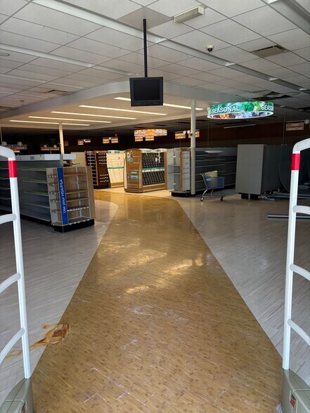 More Photos Of 325 E Waterloo Rd, Akron Drugstore For Sale