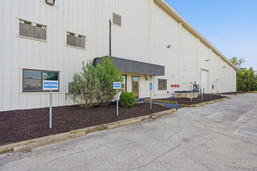 More Photos Of 6040 Progress St, Niagara Falls Warehouse For Lease