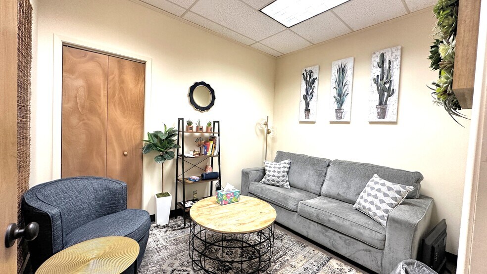 More Photos Of 1991 Smith St, Merrick Medical For Sale