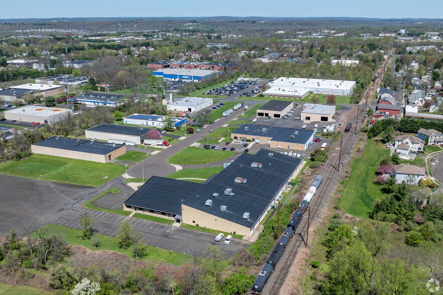 More Photos Of 965 Thomas Dr, Warminster Light Manufacturing For Lease
