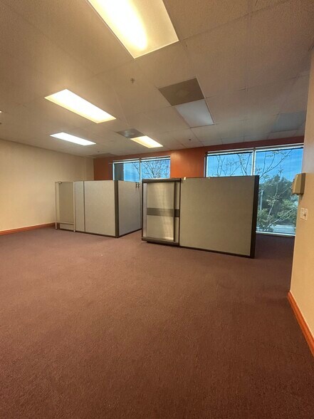 More Photos Of 28294-28310 Constellation Rd, Valencia Light Distribution For Sale