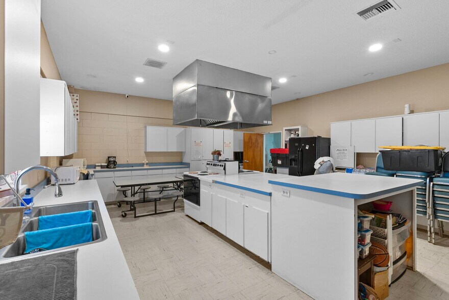 More Photos Of 201 W University Ave, Orange City Religious Facility For Sale