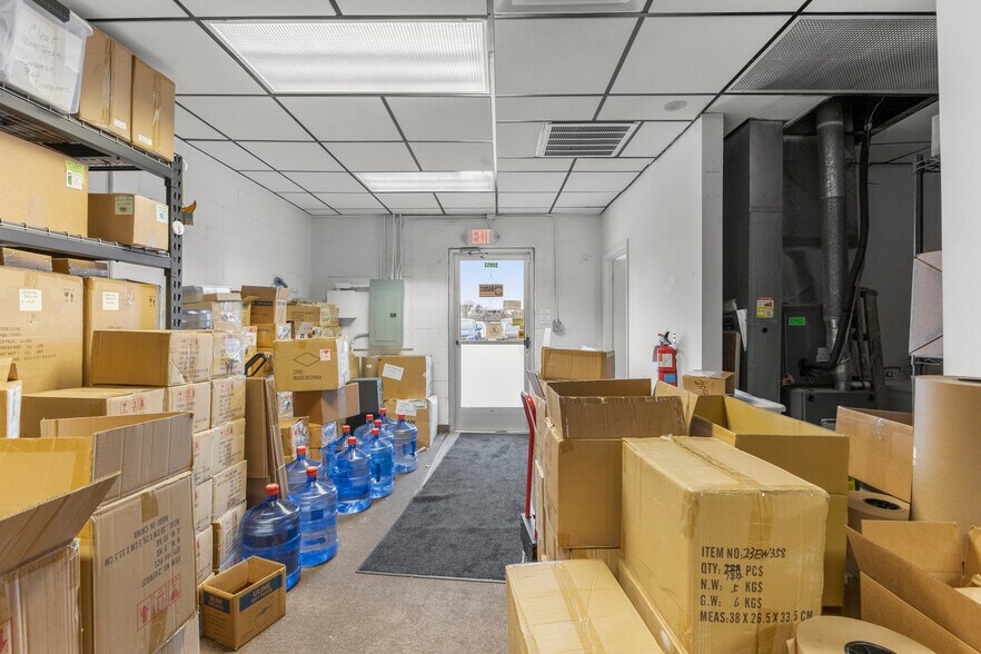 More Photos Of 30948-30960 Ford Rd, Garden City Storefront For Lease