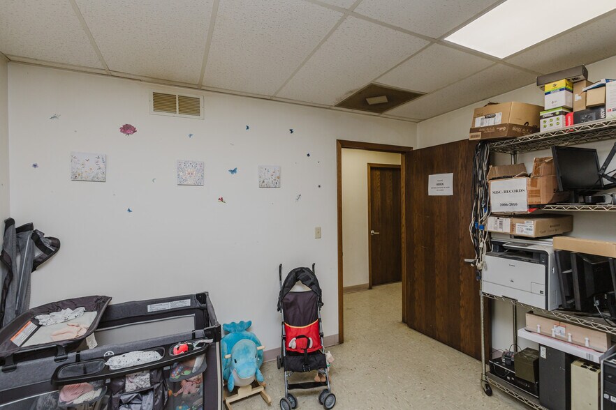 More Photos Of 2555 N Market St, Wichita Auto Repair For Sale