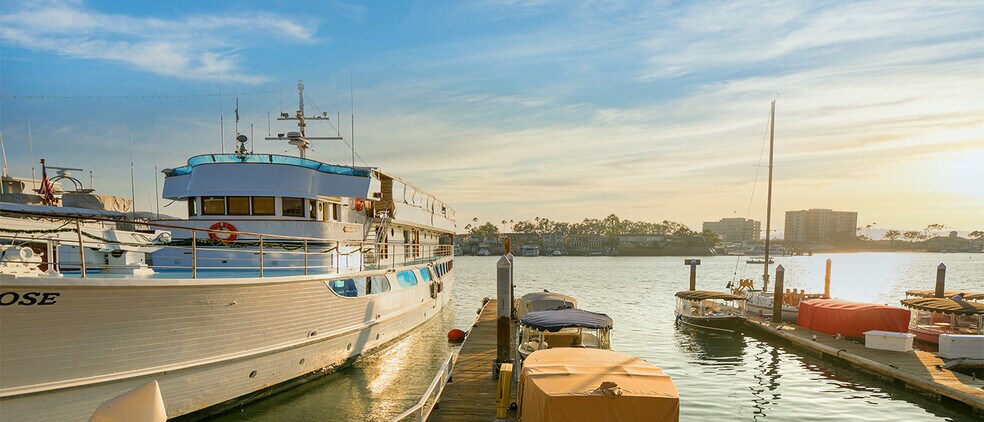 More Photos Of 2332 W Coast Hwy, Newport Beach Restaurant For Sale