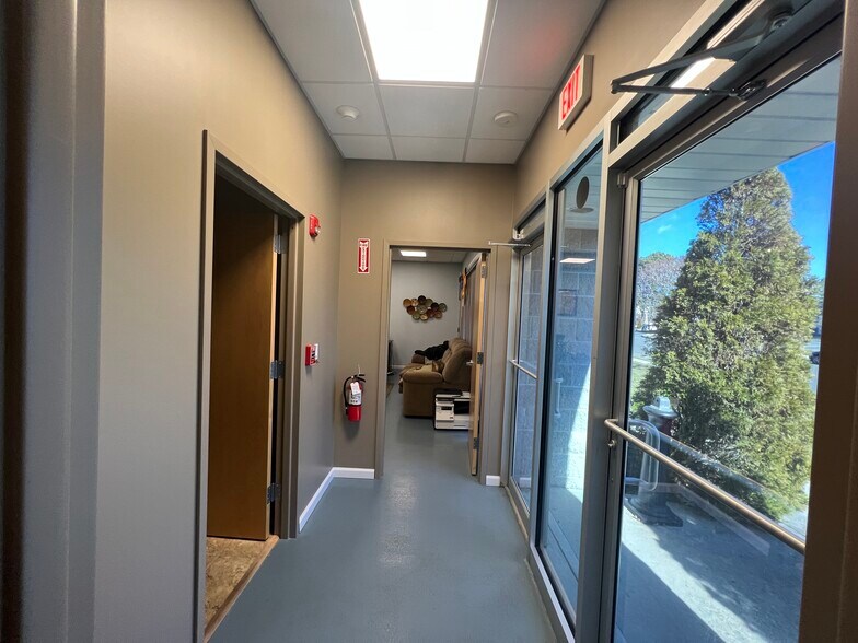 More Photos Of 16 Sawgrass Dr, Bellport Village Warehouse For Lease