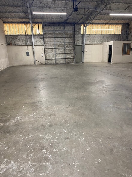 More Photos Of 875-899 S Soderquist Rd, Turlock Warehouse For Lease