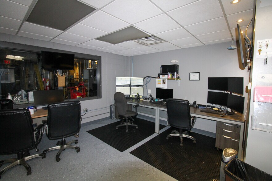 More Photos Of 5640 44th Ave S, Clinton Office For Sale