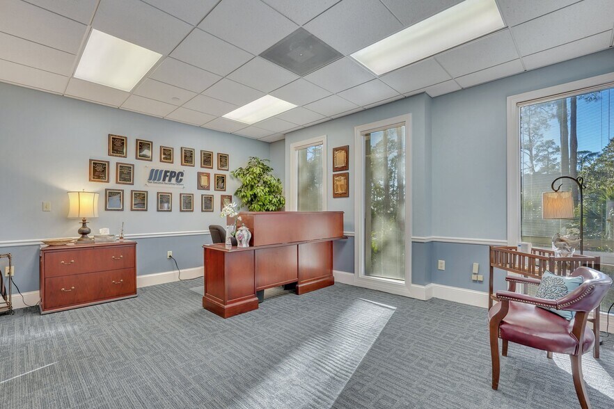 More Photos Of 52 New Orleans Rd, Hilton Head Island Office For Sale